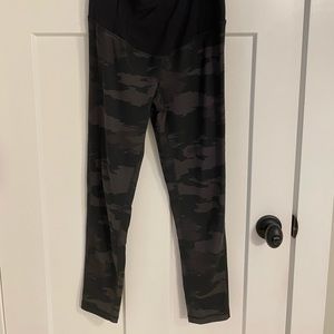 Isabel maternity camo leggings
